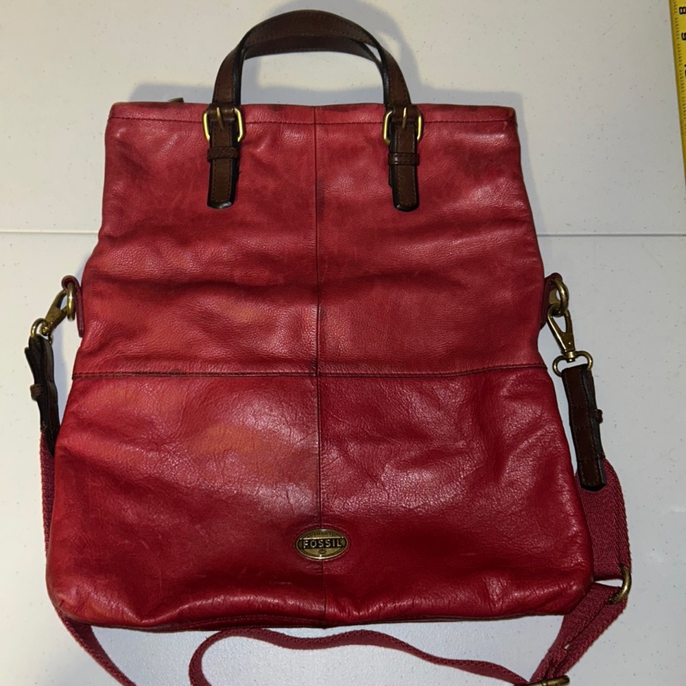 FOSSIL "EXPLORER" FOLD OVER CROSSBODY/ DOUBLE HANDLE RED LEATHER TOTE